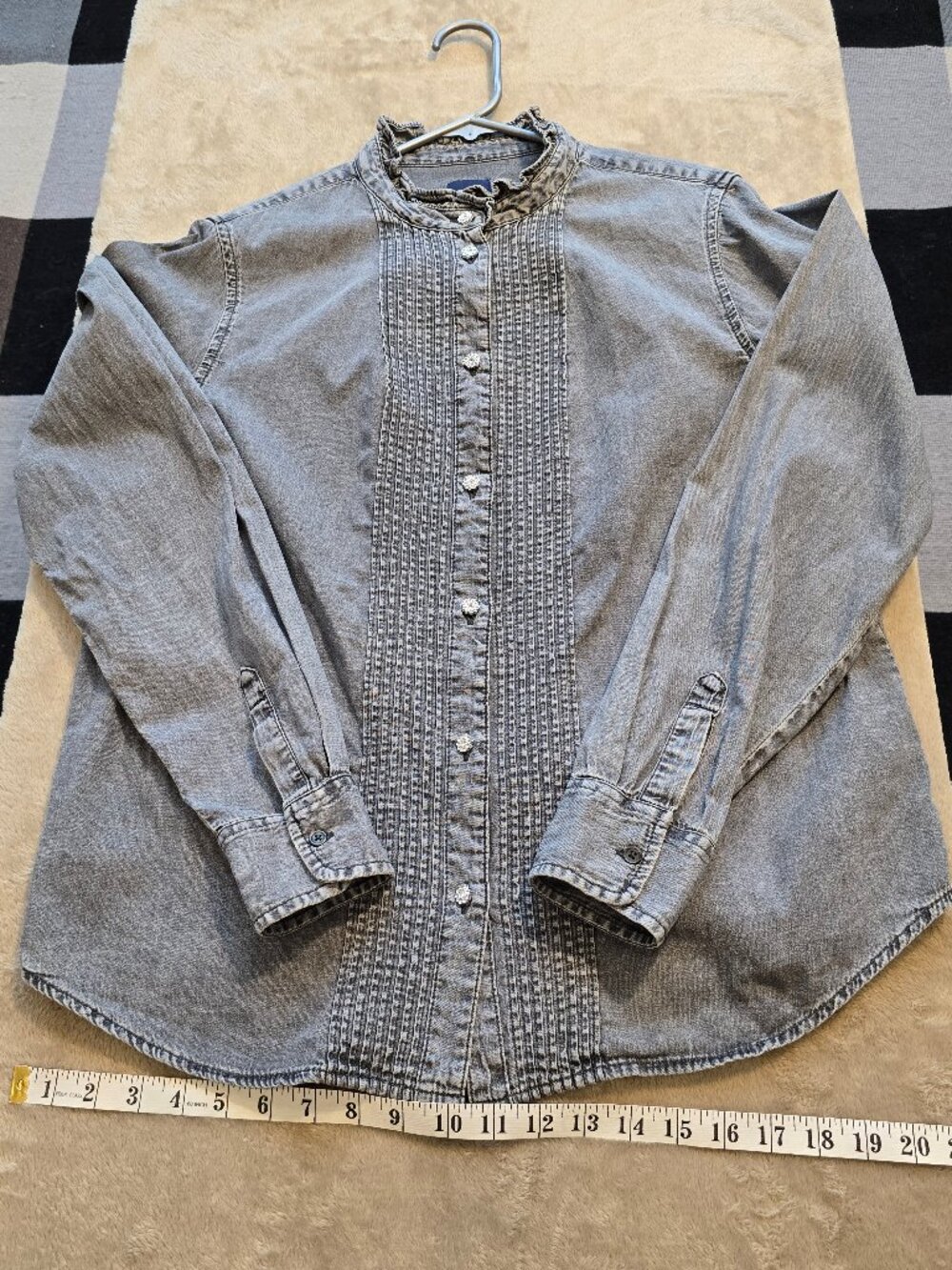 GAP Jeweled Pintuck Denim Button Up Grey Wash Shirt Size Large - Picture 2 of 10